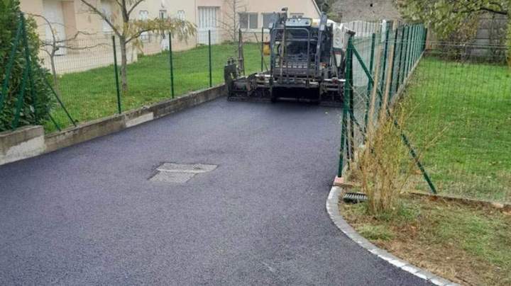 Nous nous occupons des travaux de voiries et réseaux divers.